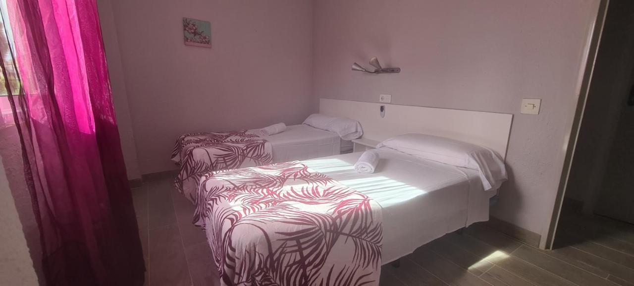 Hostal La Cabana Salou Exterior photo